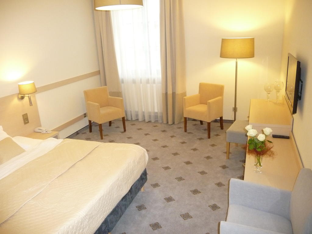 Hotel Notabene Świdnik Extérieur photo